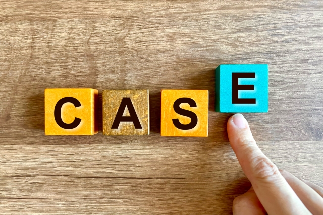 ブロックで「CASE」と書かれたイラスト