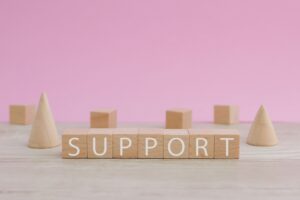 ブロックで「SUPPORT」と書かれたイラスト