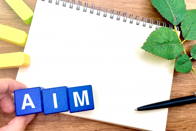 ブロックで「AIM」と書かれたイラスト
