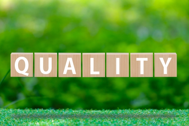ブロックで「QUALITY」と書かれたイラスト