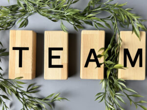 ブロックで「TEAM」と書かれたイラスト