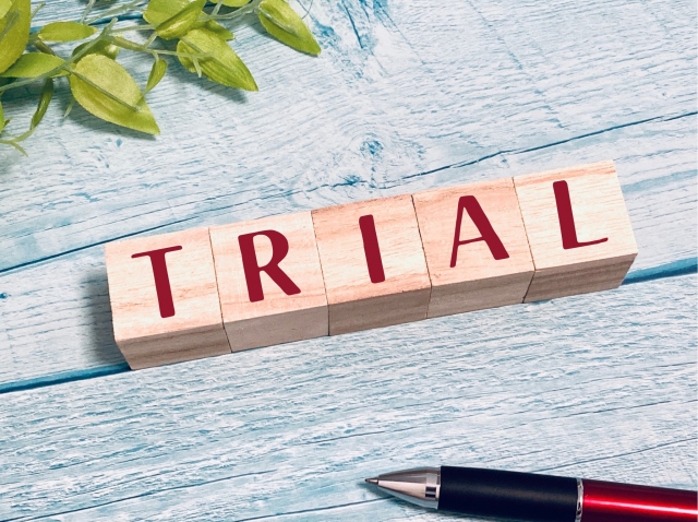ブロックで「TRIAL」と書かれたイラスト